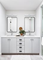 Modern white and black bathroom 
