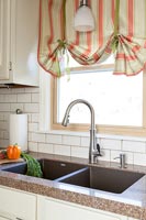 Country kitchen - double sinks 