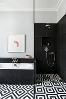 Modern black and white bathroom 