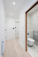 Small hallway with view into modern bathroom 
