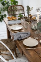 Country dining table detail