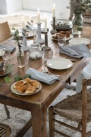 Country dining table - detail
