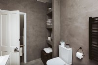 Contemporary bathroom with tadelakt walls