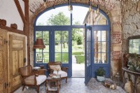 Country style hallways and front doors 