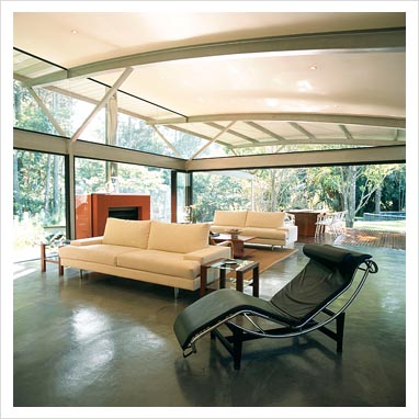 GAP Interiors - Spacious modern living room with Le Corbusier chaise 