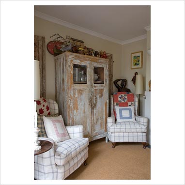 GAP Interiors - Distressed furniture in country living room - Picture 
