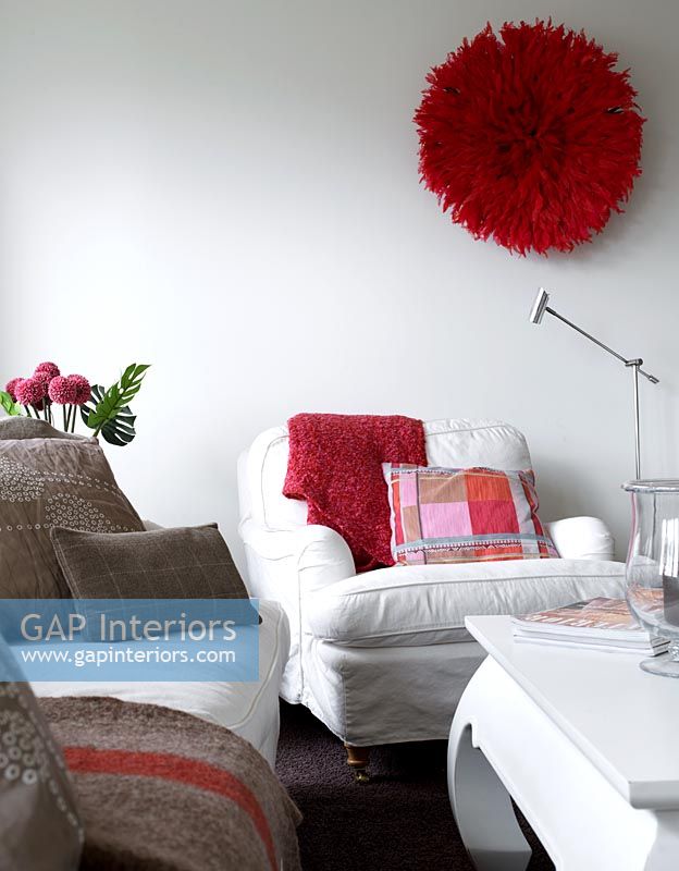 Modern living room wit soft furnishings