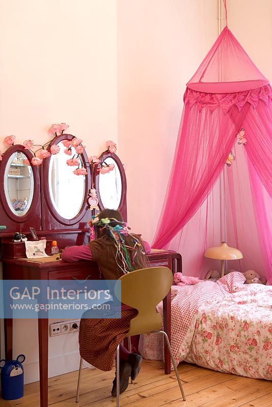Childs room with pink canopy bed