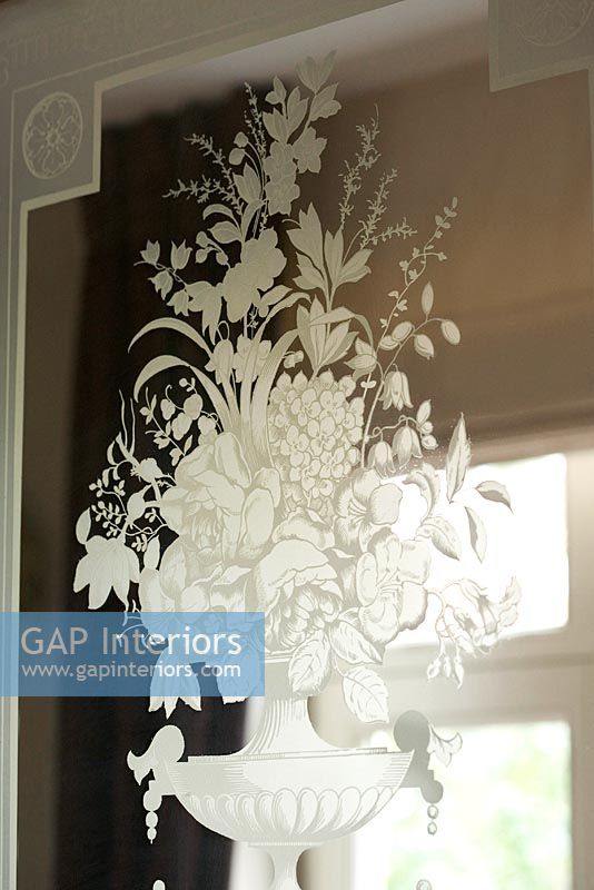 Glass etching of a bouquet of flowers