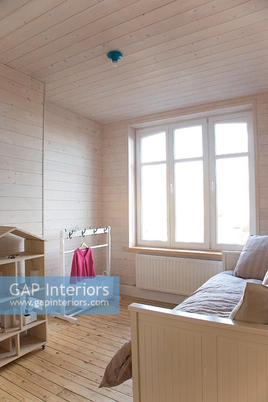 Minimal wooden childrens bedroom 
