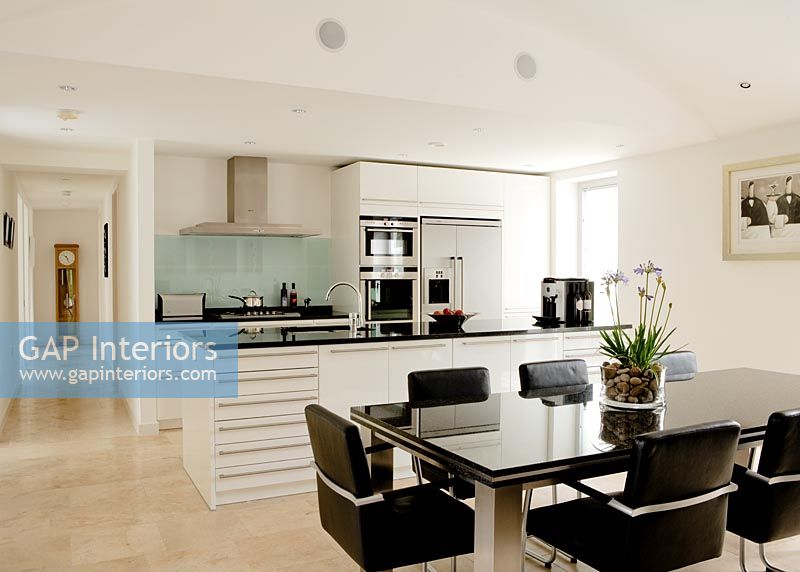 Modern kitchen and dining room 
