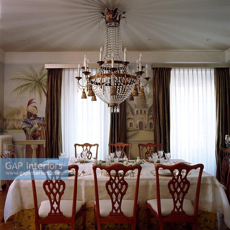 Traditional dining room 