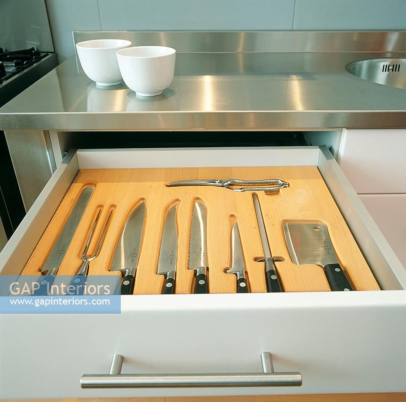 Knifes in drawer