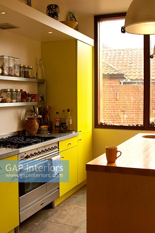 Contemporary colourful kitchen