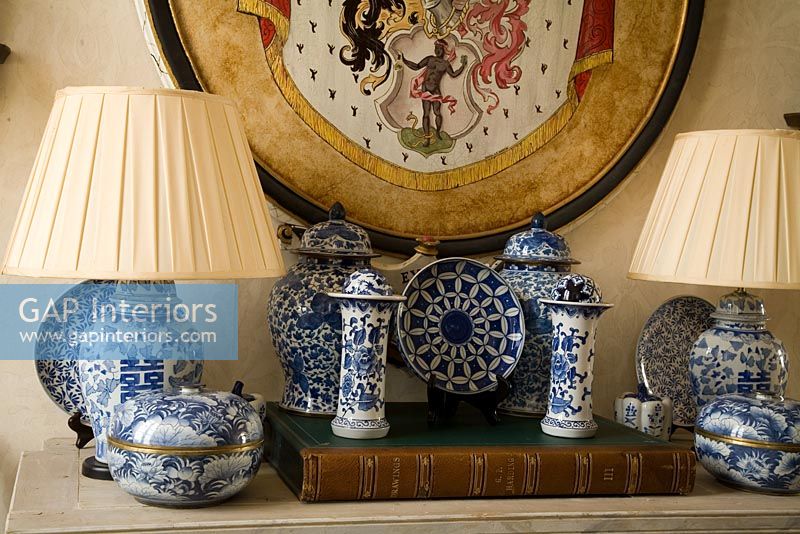 Blue and white chinese ceramics 