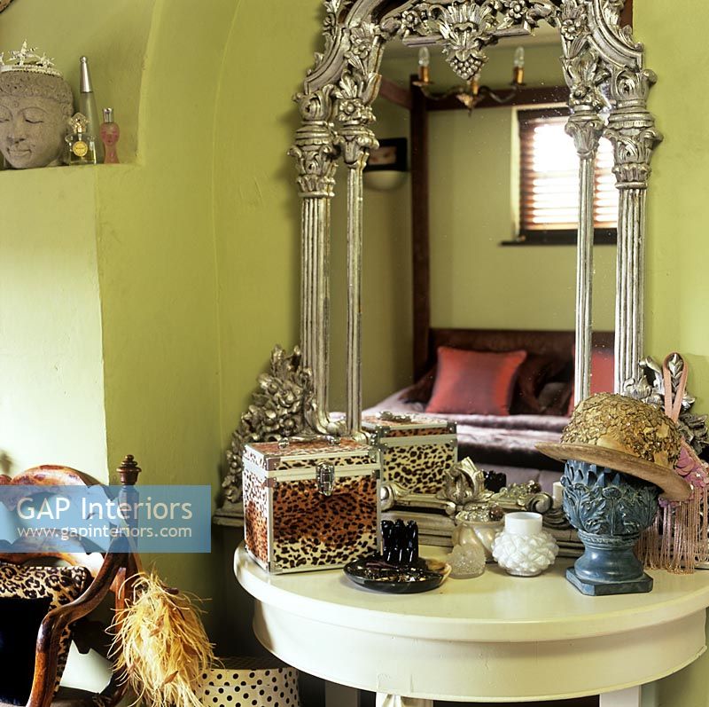 Eclectic dressing table