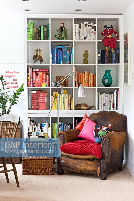 Shelf unit in modern living room 