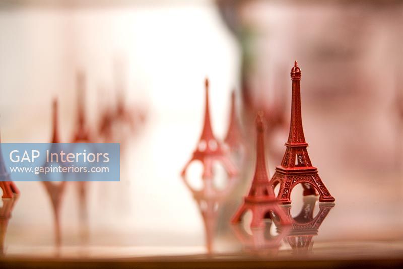 Display of miniature Eiffel Towers 