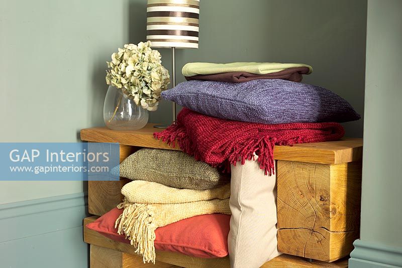 Cushions and throws