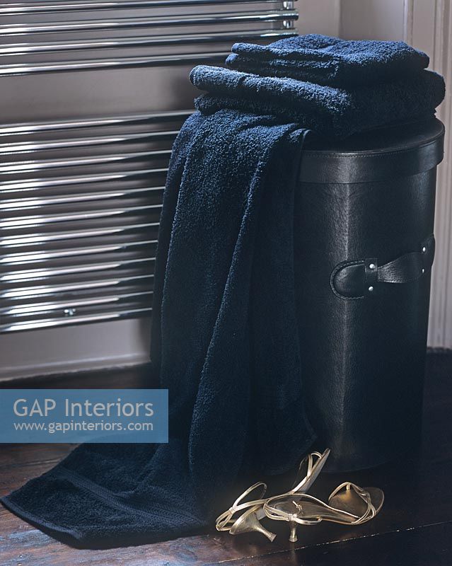 Black laundry basket and accessories 
