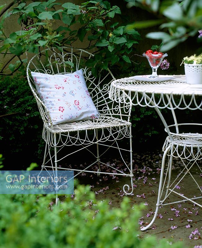 Classic garden furniture 