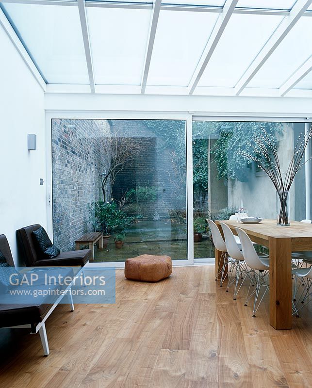 Dining room in modern extension 