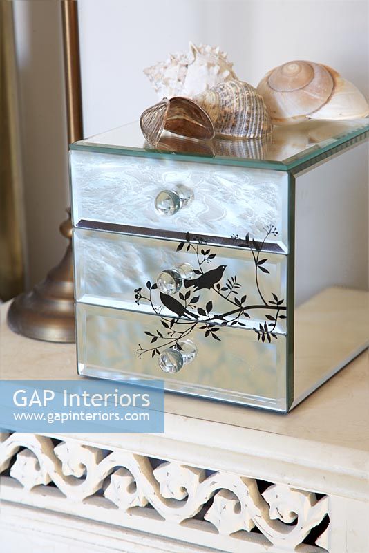 Miniature mirrored chest of drawers 