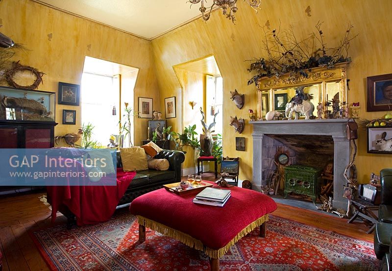 Classic eclectic living room 