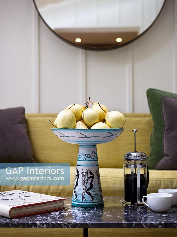 Decorative fruit bowl on coffee table 