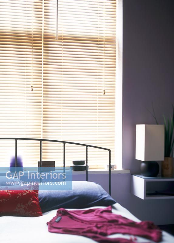 Venetian blinds in modern bedroom 