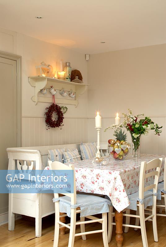 Classic dining table with Christmas decorations