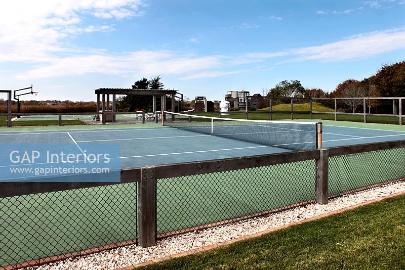 Exterior tennis court 