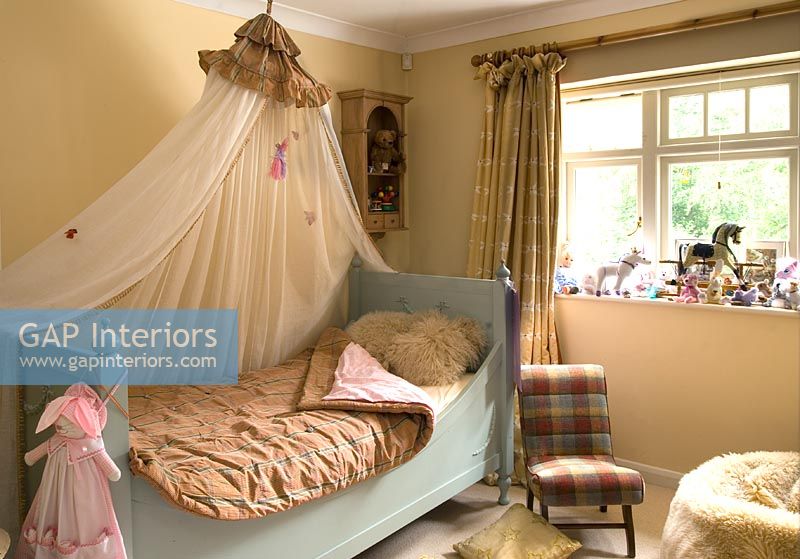 Day bed with canopy in classic childs bedroom 
