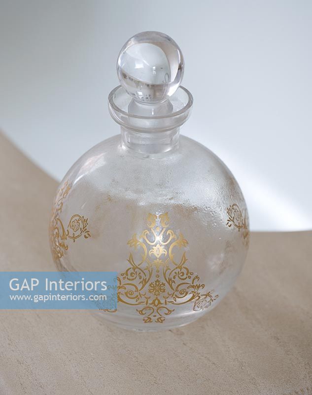 Decorative glass bottle 