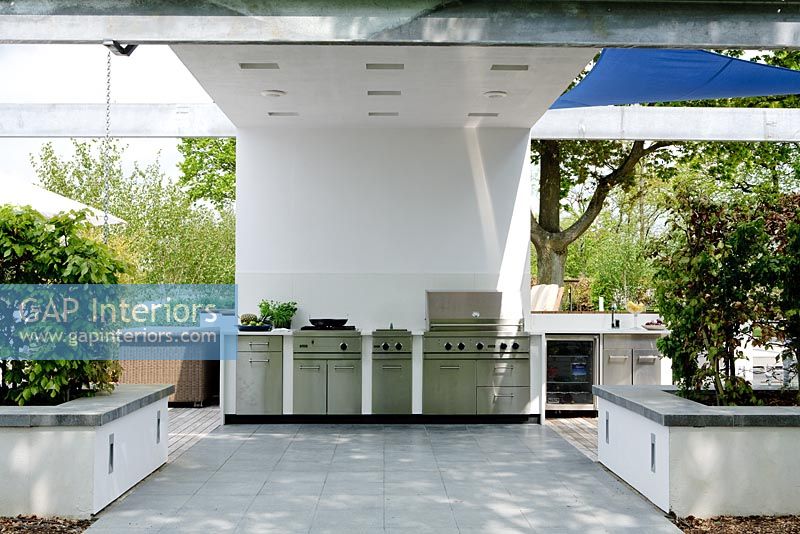 Large modern outdoor kitchen 