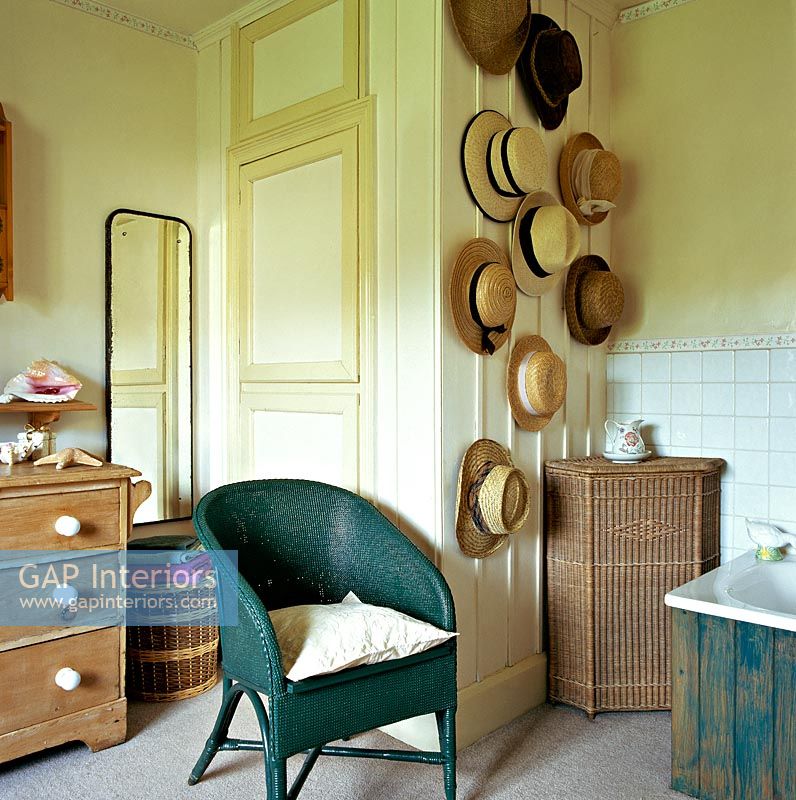 Country bathroom furniture