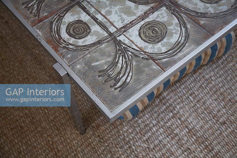 Coffee table detail