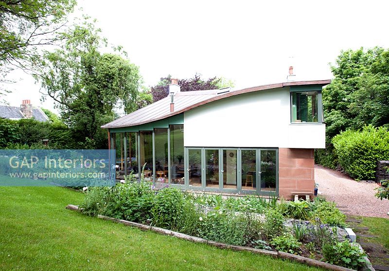 Contemporary detached house and garden