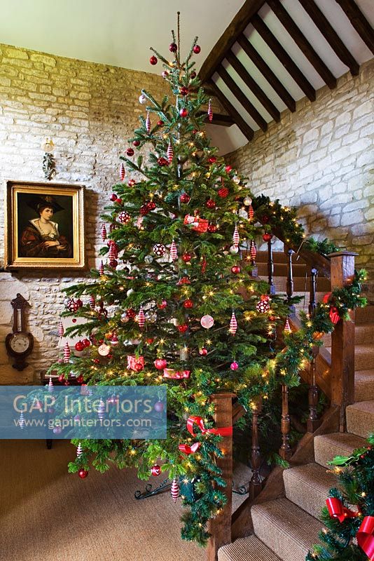 Galleried hall decorated for Christmas