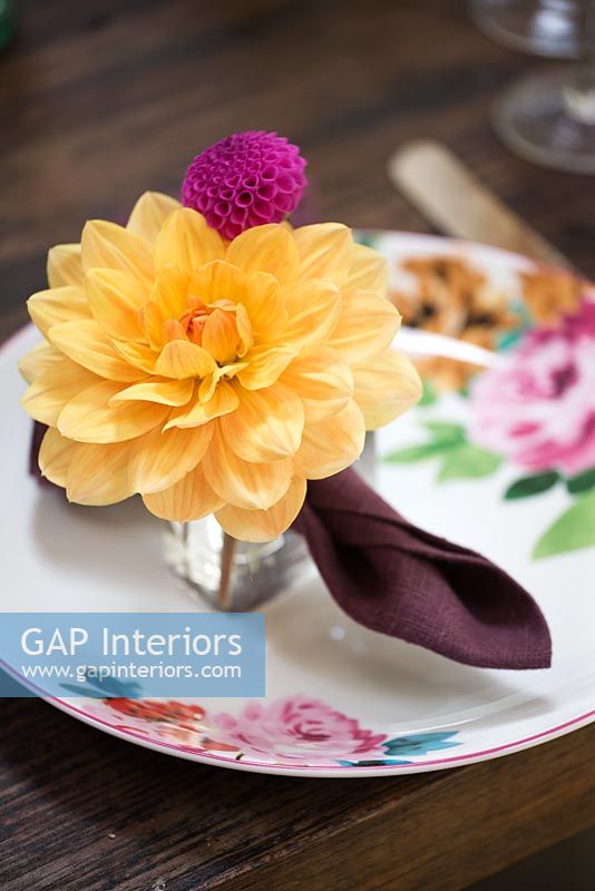 Place setting with Dahlias