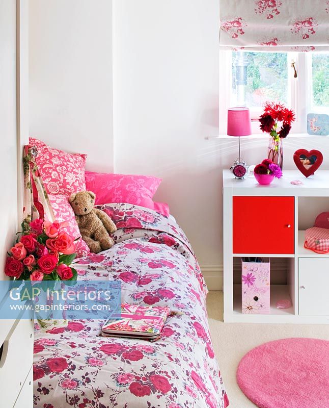 Girl's bedroom decorated with Roses and Dahlias