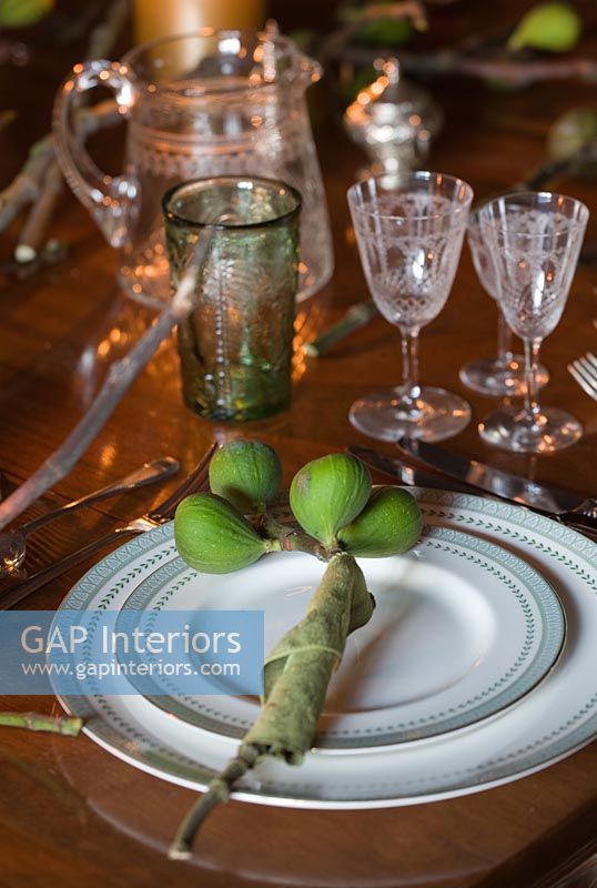 Place setting with Fig branch