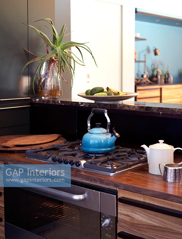 Gas hob with blue kettle