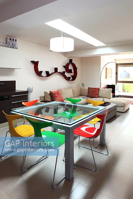 Colourful open plan kitchen diner