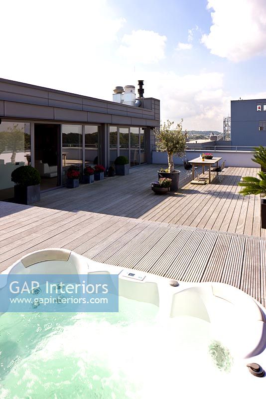 Roof terrace with hot tub