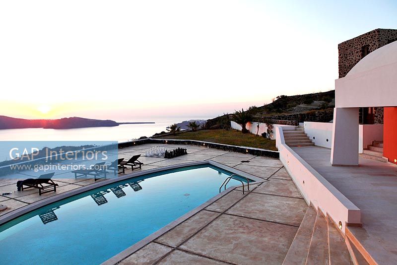 Modern villa and swimming pool