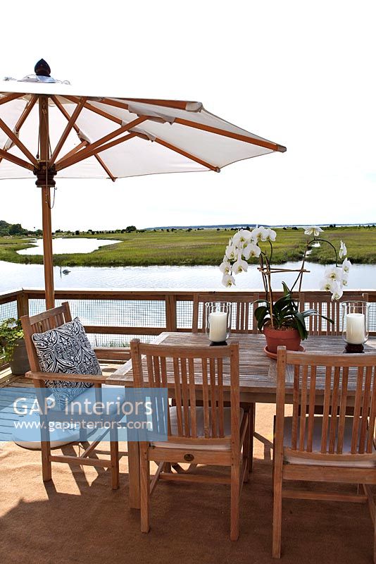 Wooden table and chairs overlooking lake