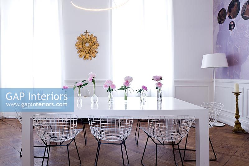 Contemporary white dining room with epoxy painted table and Bertoia chairs