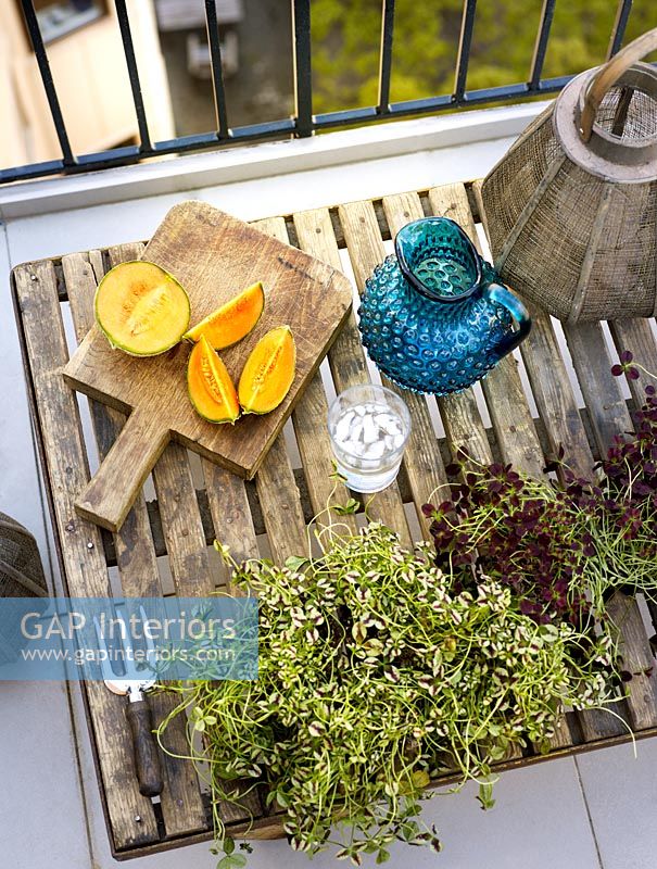 Garden table detail
