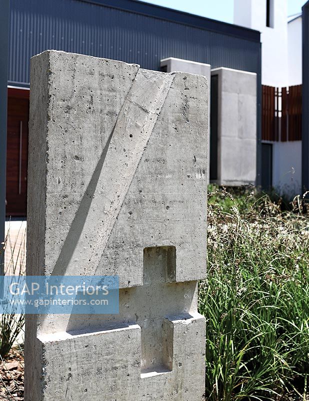 Minimal concrete sculpture